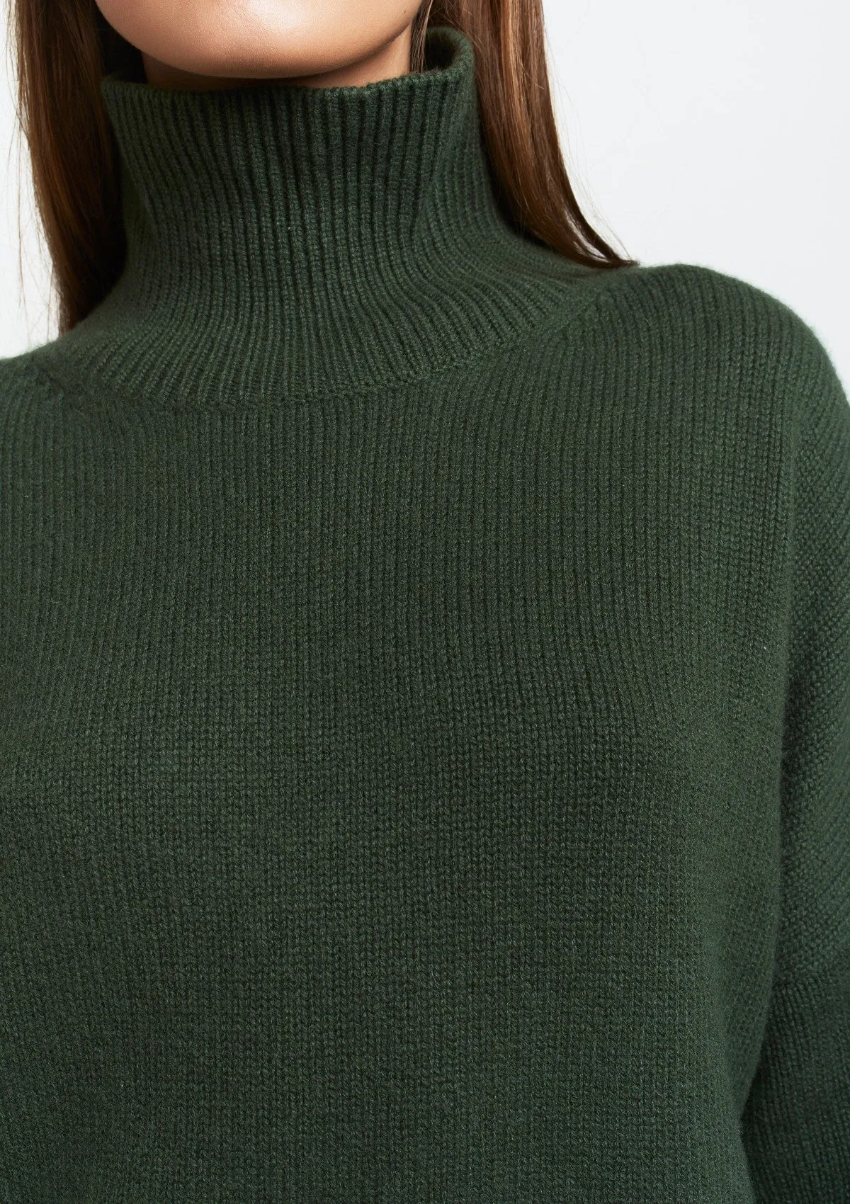 KHAKI TURTLENECK CASHMERE SWEATER