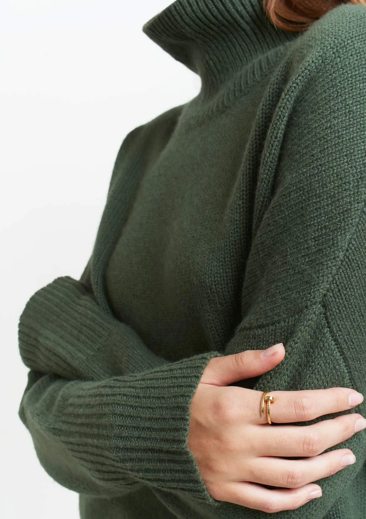 KHAKI TURTLENECK CASHMERE SWEATER