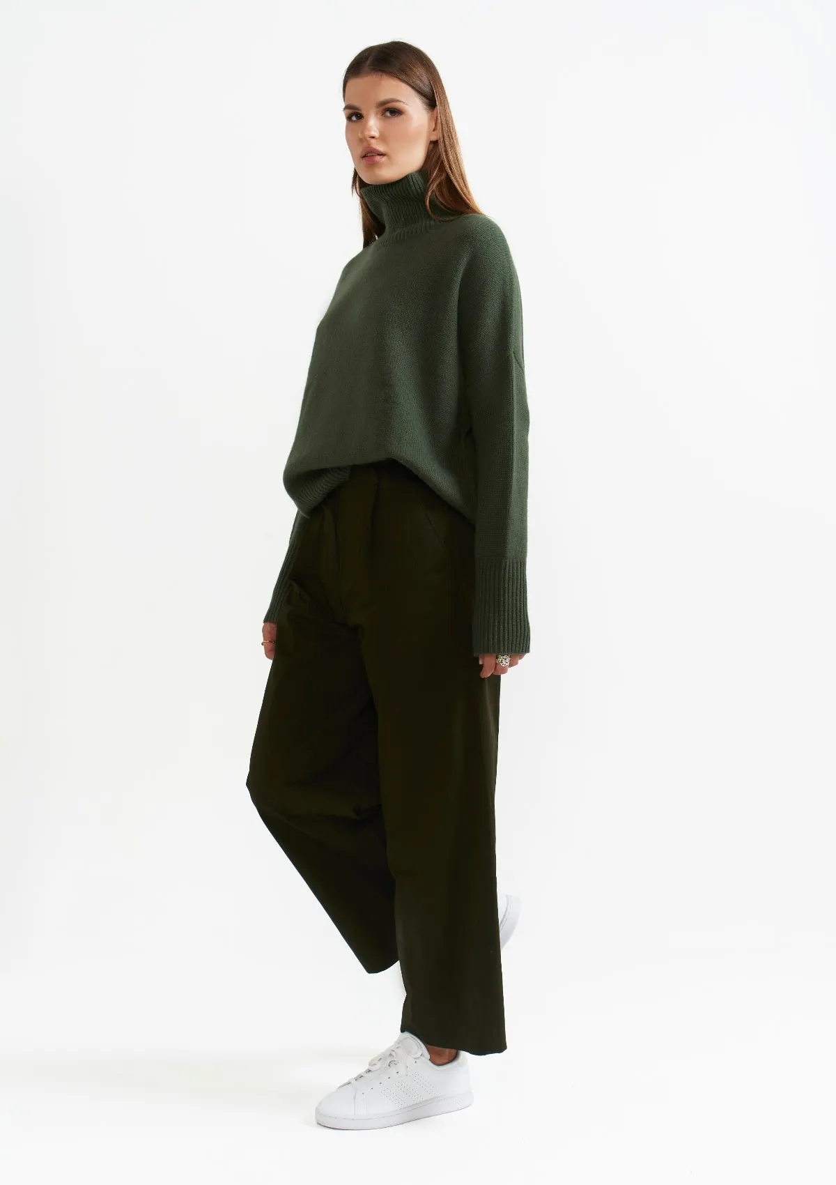 KHAKI TURTLENECK CASHMERE SWEATER