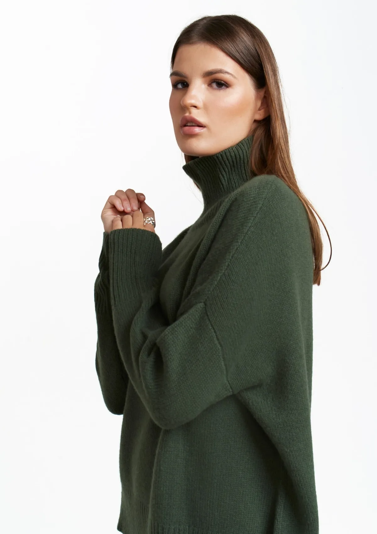 KHAKI TURTLENECK CASHMERE SWEATER