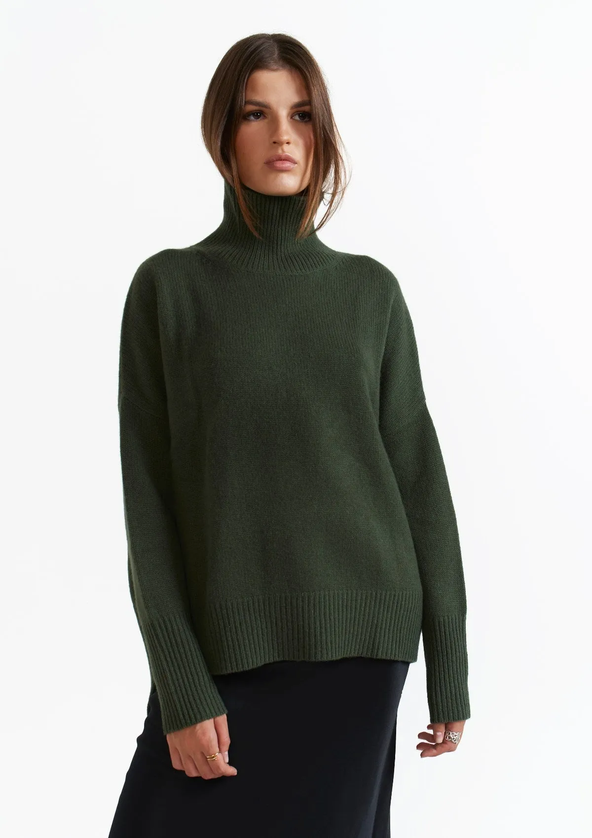 KHAKI TURTLENECK CASHMERE SWEATER